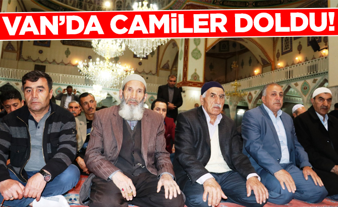 Berat Kandili'nde Van'da camiler doldu