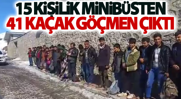 On Beş kişilik minibüsten 41 kaçak göçmen çıktı