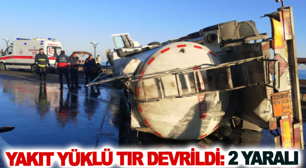 Yakıt yüklü tır devrildi: 2 yaralı