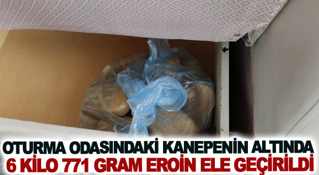 Oturma odasındaki kanepenin altında 6 kilo 771 gram eroin ele geçirildi
