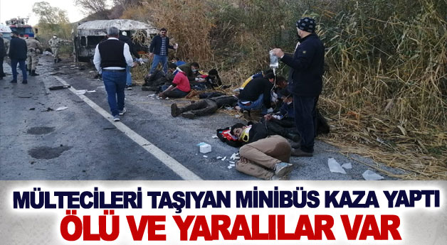 Mültecileri taşıyan minibüs kaza yaptı. Ölü ve yaralılar var