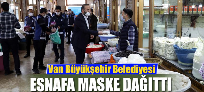 Van Büyükşehir Belediyesi esnafa maske dağıttı